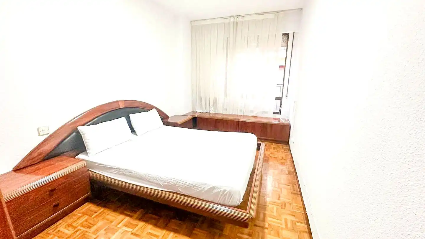 Schlafzimmer von Wohnungen zum Verkauf in  Logroño mit Heizung, Parkett und Abstellraum