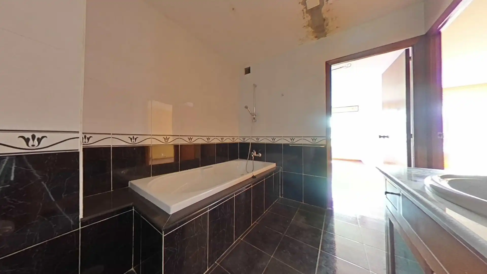 Bathroom of Flat for sale in Fene