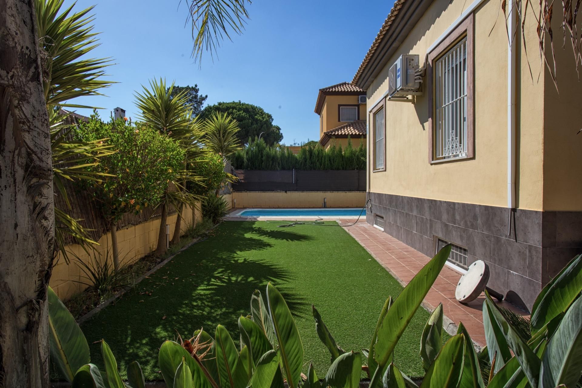 Garden of House or chalet for sale in Isla Cristina  with Air Conditioner, Heating and Private garden