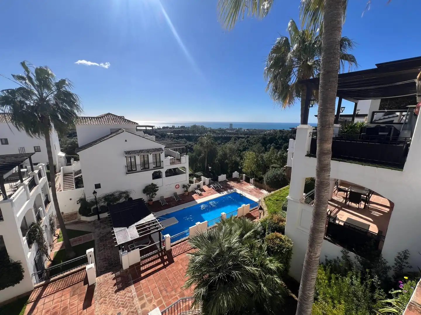 Vista exterior de Ático en venta en Marbella con Aire acondicionado, Calefacción y Terraza