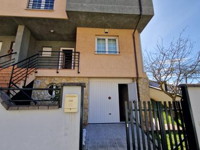 Exterior view of Single-family semi-detached for sale in Noreña  with Terrace