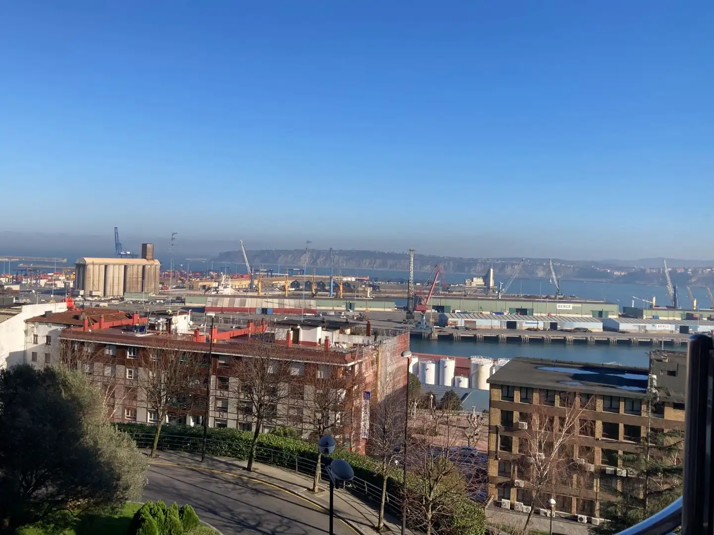 Vista exterior de Piso en venta en Santurtzi  con Terraza y Balcón
