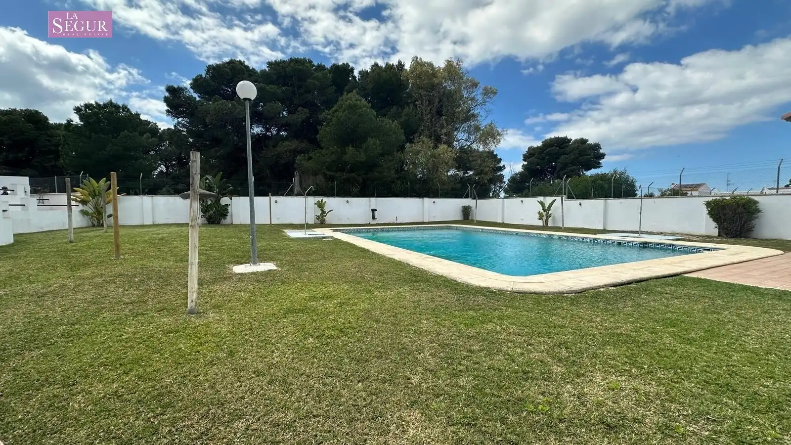 Swimming pool of Flat for sale in Conil de la Frontera  with Terrace, Furnished and Community pool