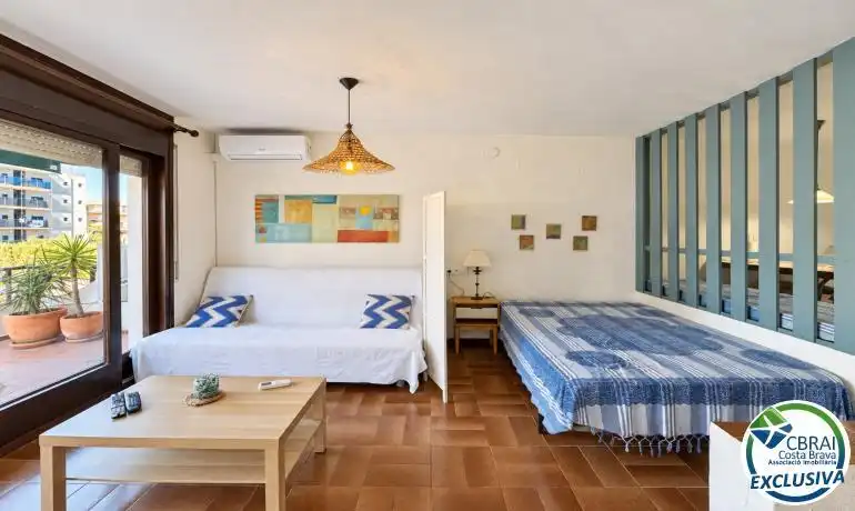 Habitación de Piso en venta en Roses con Calefacción, Terraza y Amueblado