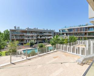 Vista exterior de Planta baixa en venda en Sant Cugat del Vallès amb Aire condicionat, Terrassa i Piscina