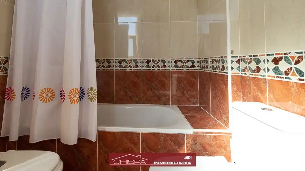 Badezimmer von Einfamilien-Reihenhaus zur Miete in Náquera mit Heizung, Privatgarten und Terrasse