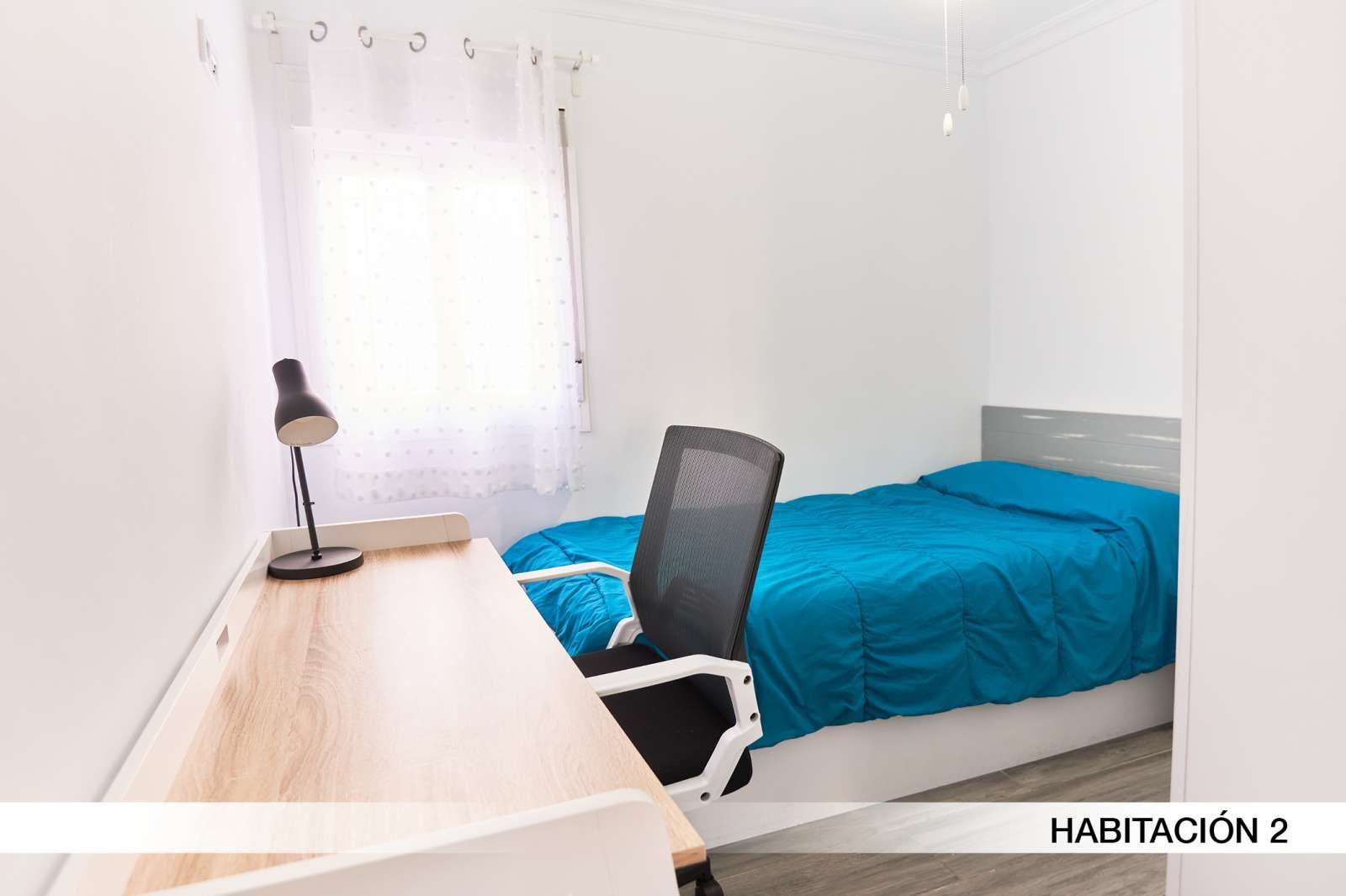 Bedroom of Flat to share in  Sevilla Capital  with Air Conditioner and Terrace