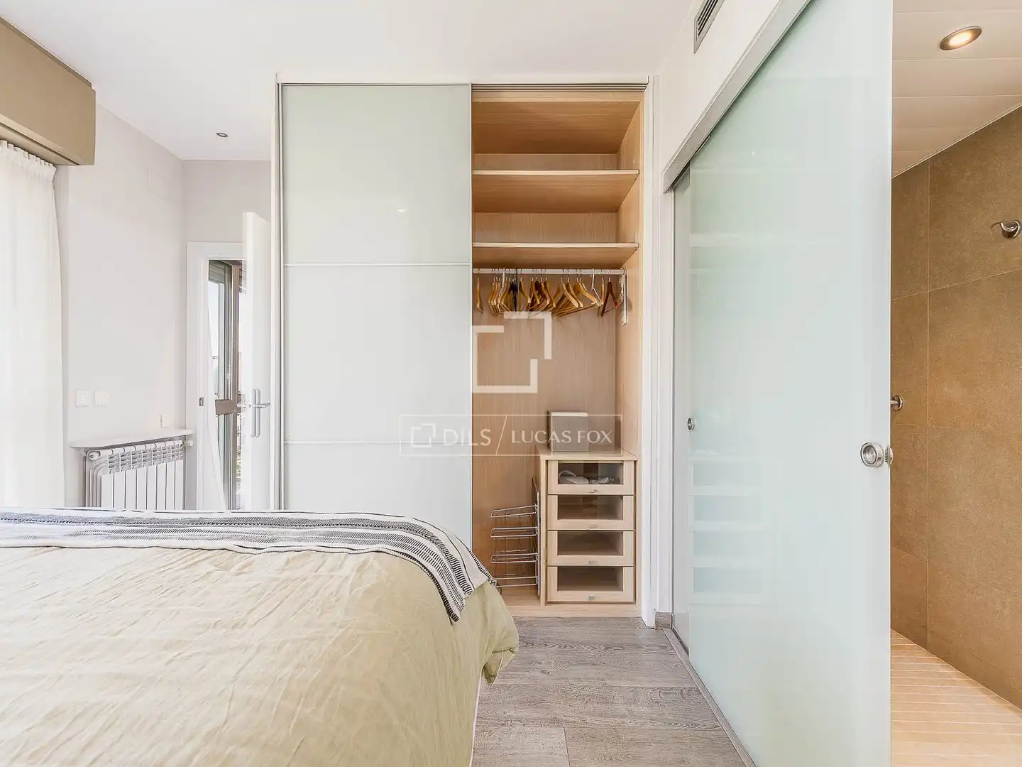 Habitación de Ático en venta en Barcelona con Aire acondicionado, Calefacción y Trastero