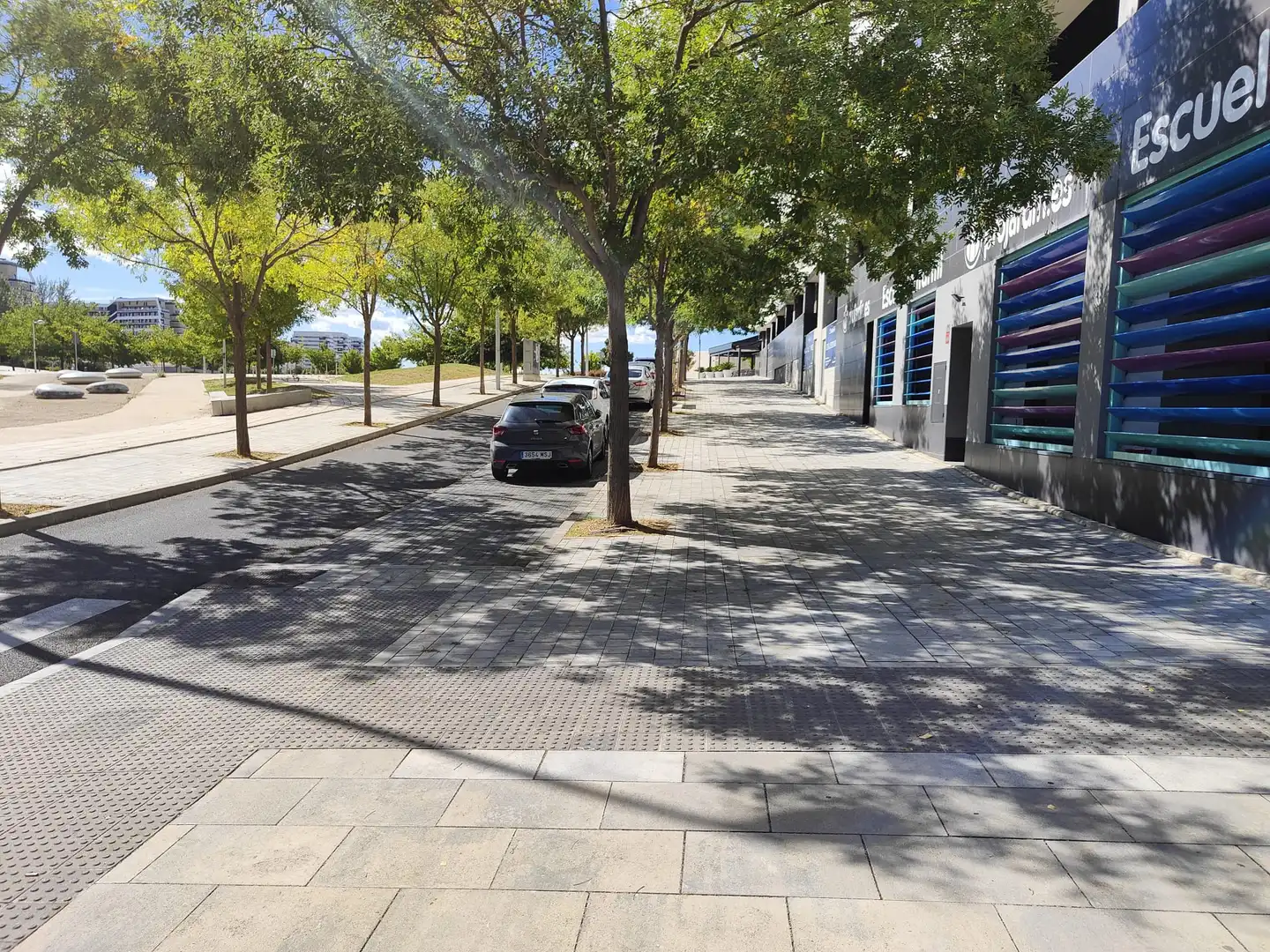 Außenansicht von Garage zum Verkauf in Madrid mit Alarm