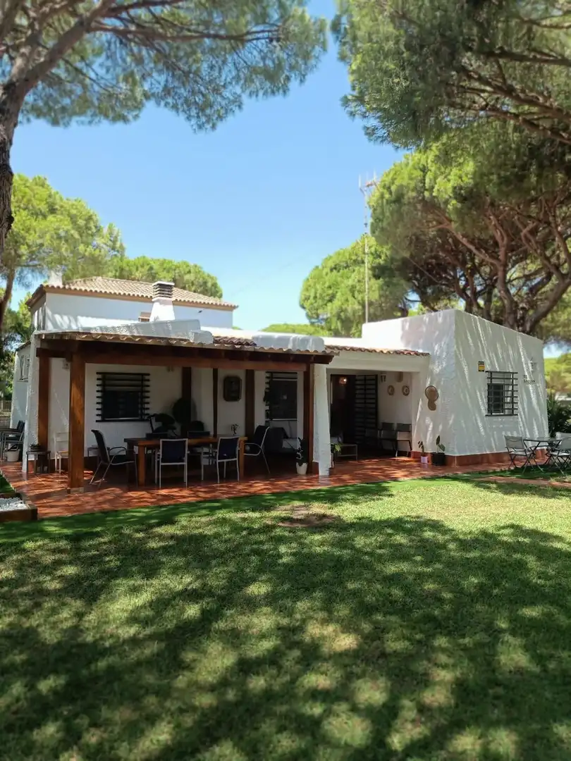 Detached house with pool for sale in Las Lagunas - Campano