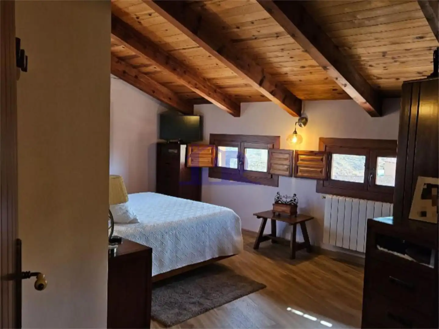Dormitori de Casa o xalet en venda en Valdemeca amb Calefacció, Jardí privat i Parquet