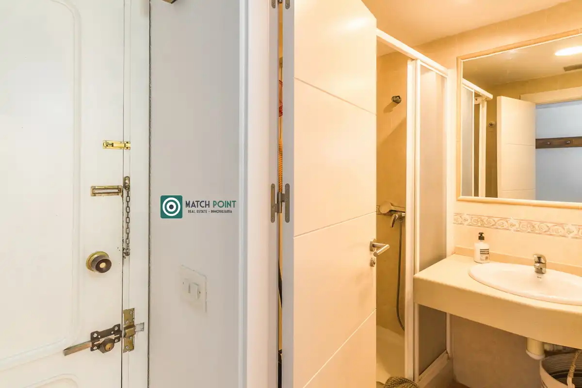 Baño de Apartamento de alquiler en Almuñécar con Amueblado
