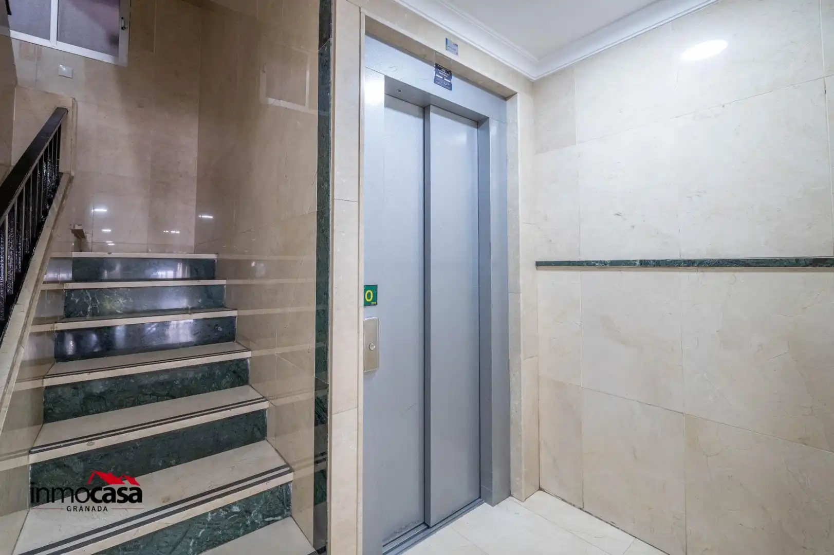 Wohnung zum Verkauf in Granada mit Klimaanlage und Möbliert