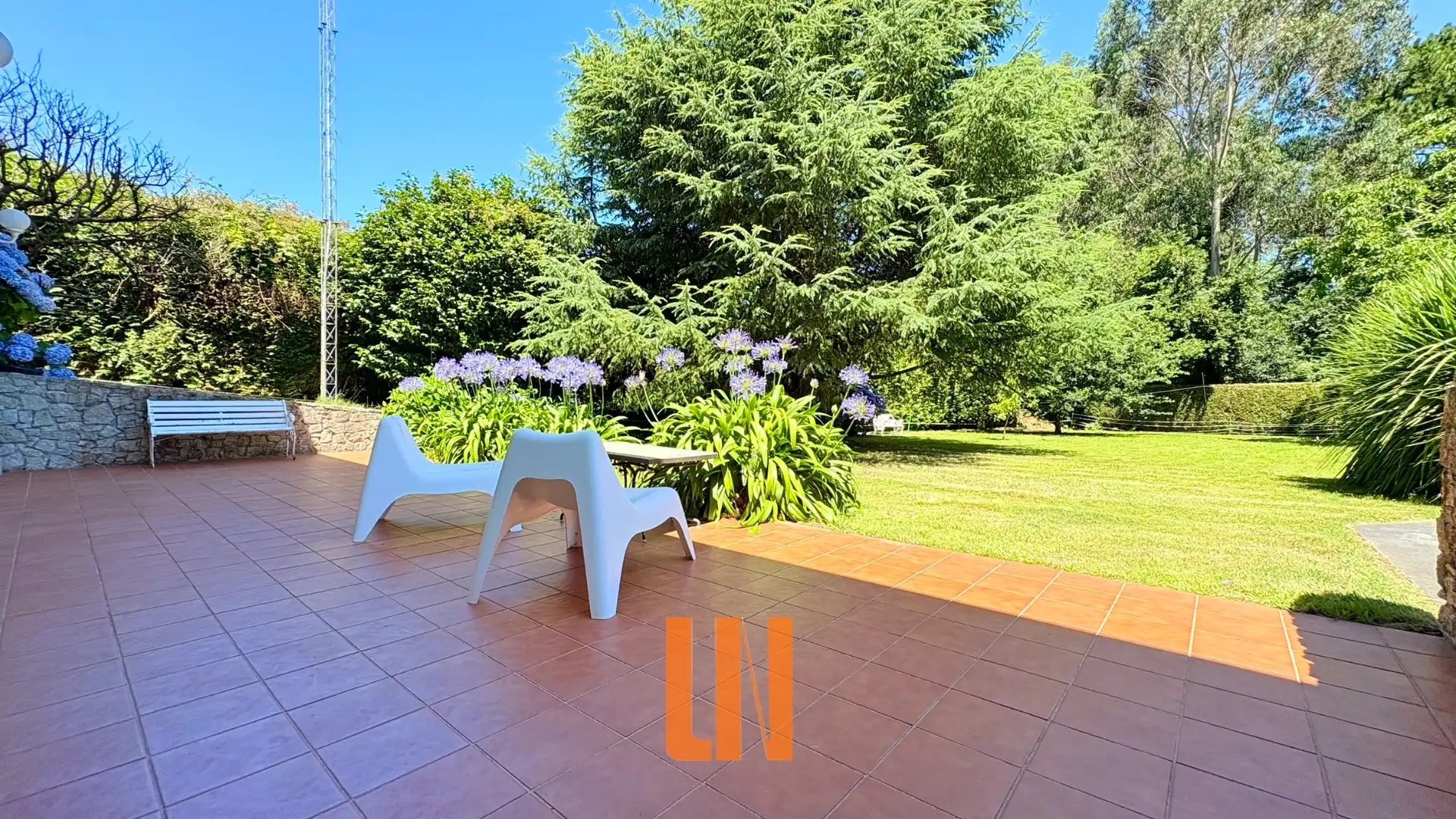 Jardí de Casa o xalet en venda en Oleiros amb Calefacció, Jardí privat i Parquet