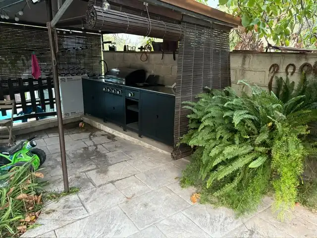 Cuina de Casa o xalet en venda en El Bosque amb Jardí privat i Piscina