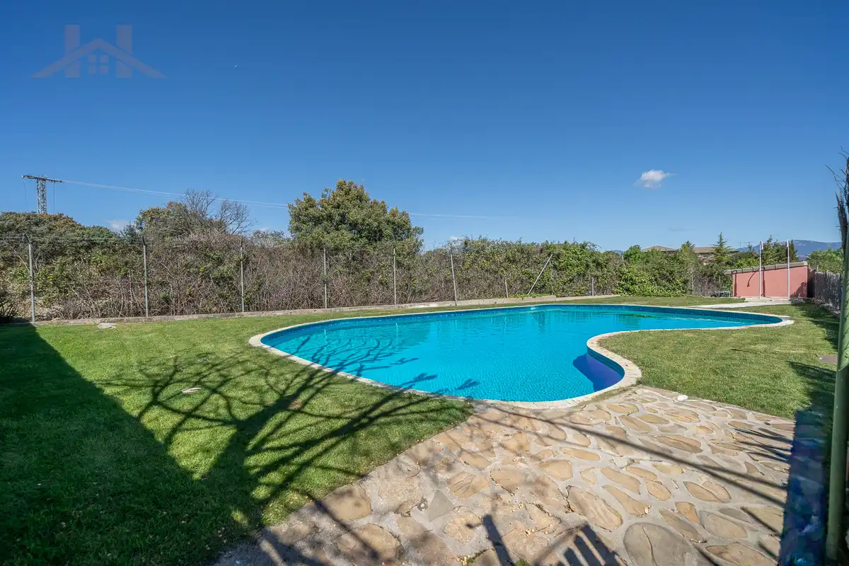 Piscina de Casa adosada en venda en Galapagar amb Calefacció, Jardí privat i Parquet