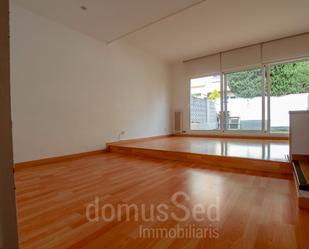 Living room of Single-family semi-detached to rent in El Masnou  with Heating, Private garden and Parquet flooring