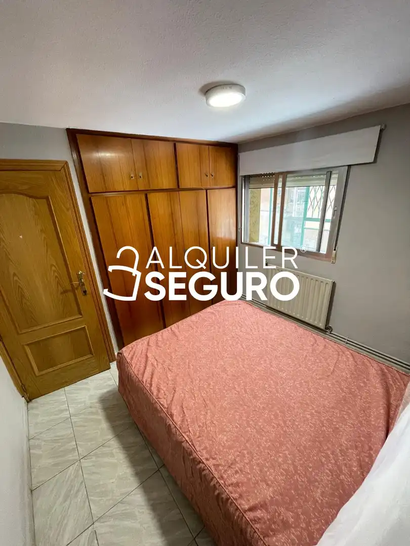 Habitación de Piso de alquiler en Madrid con Calefacción, Terraza y Amueblado