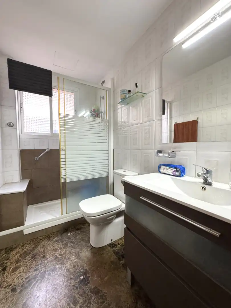 Badezimmer von Gebäude zum Verkauf in Santa Coloma de Gramenet mit Alarm