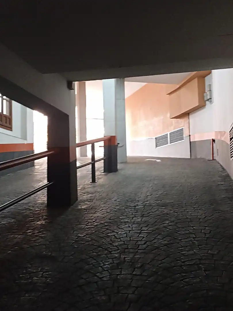 Einzelparkplatz mit Aufzug zur Miete in Plaza de Gamboa 8-21, imagen 2