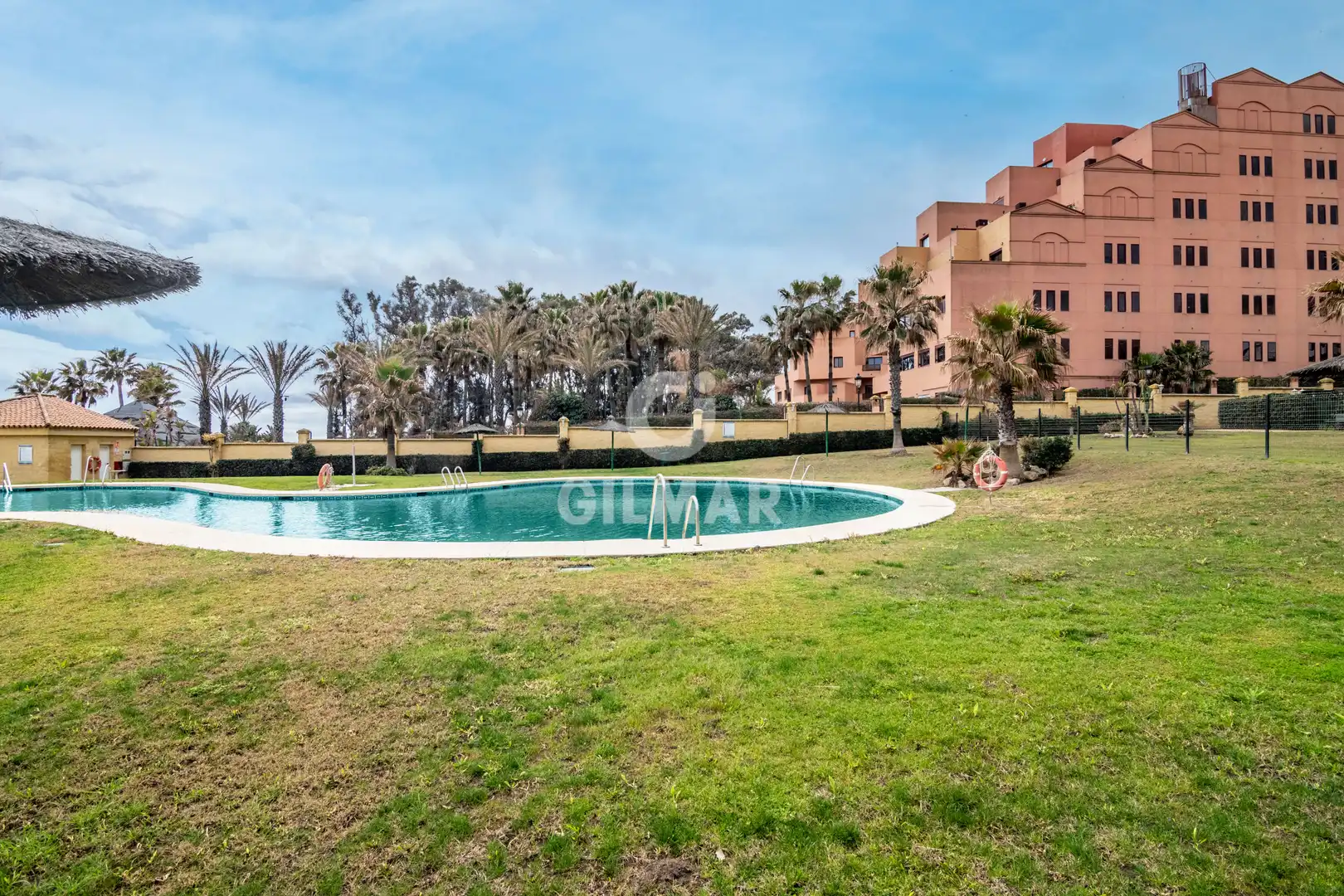 Garten von Einfamilien-Reihenhaus zum Verkauf in Manilva mit Heizung, Privatgarten und Schwimmbad