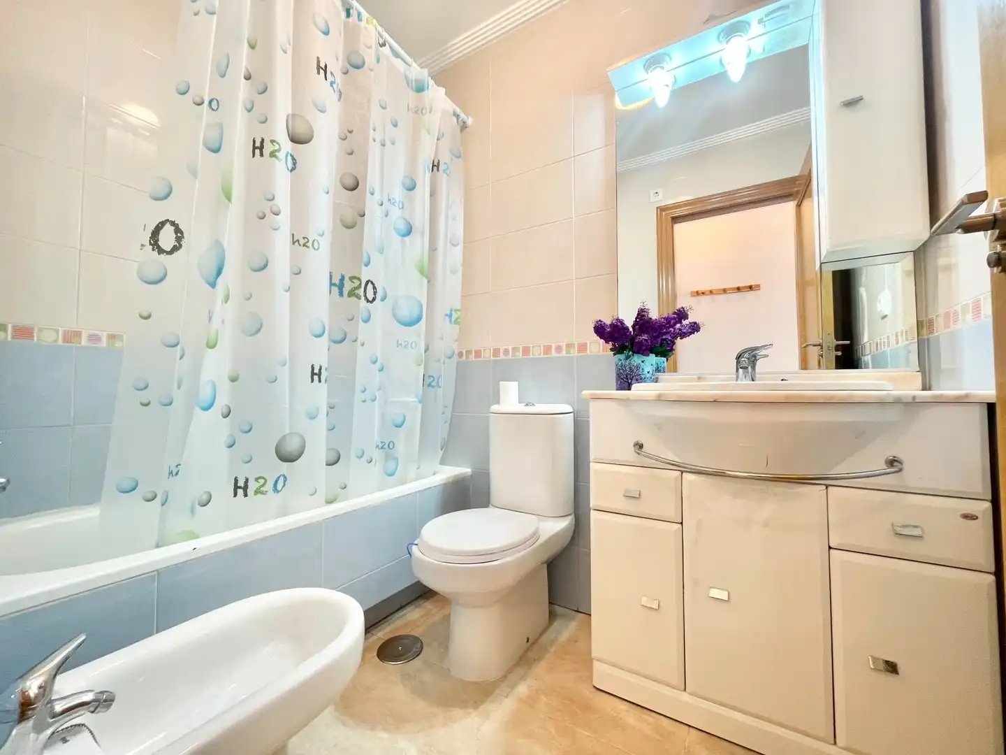 Bany de Apartament de lloguer en Los Alcázares amb Aire condicionat, Moblat i Rentadora