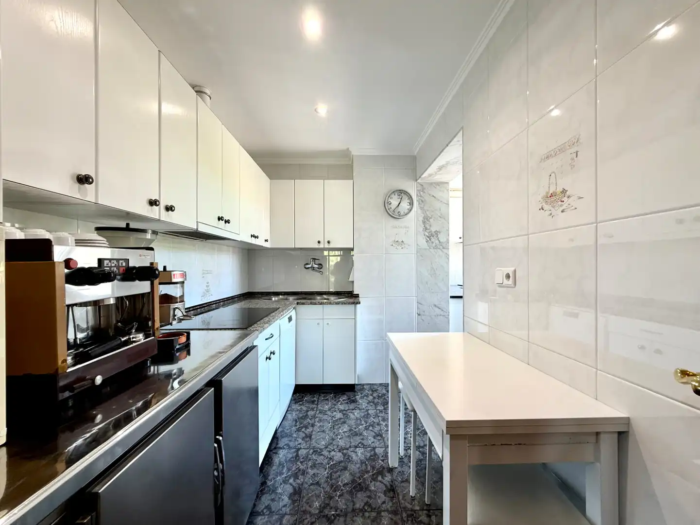 Küche von Wohnung zum Verkauf in Donostia - San Sebastián  mit Heizung, Terrasse und Möbliert