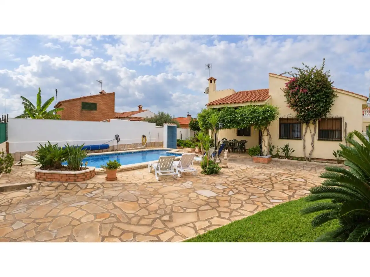 Chalet con piscina en venta en Calle gardènies 1