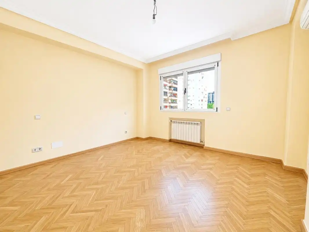 Bedroom of Flat for rent in Madrid  with Air Conditioner, Heating and Swimming Pool