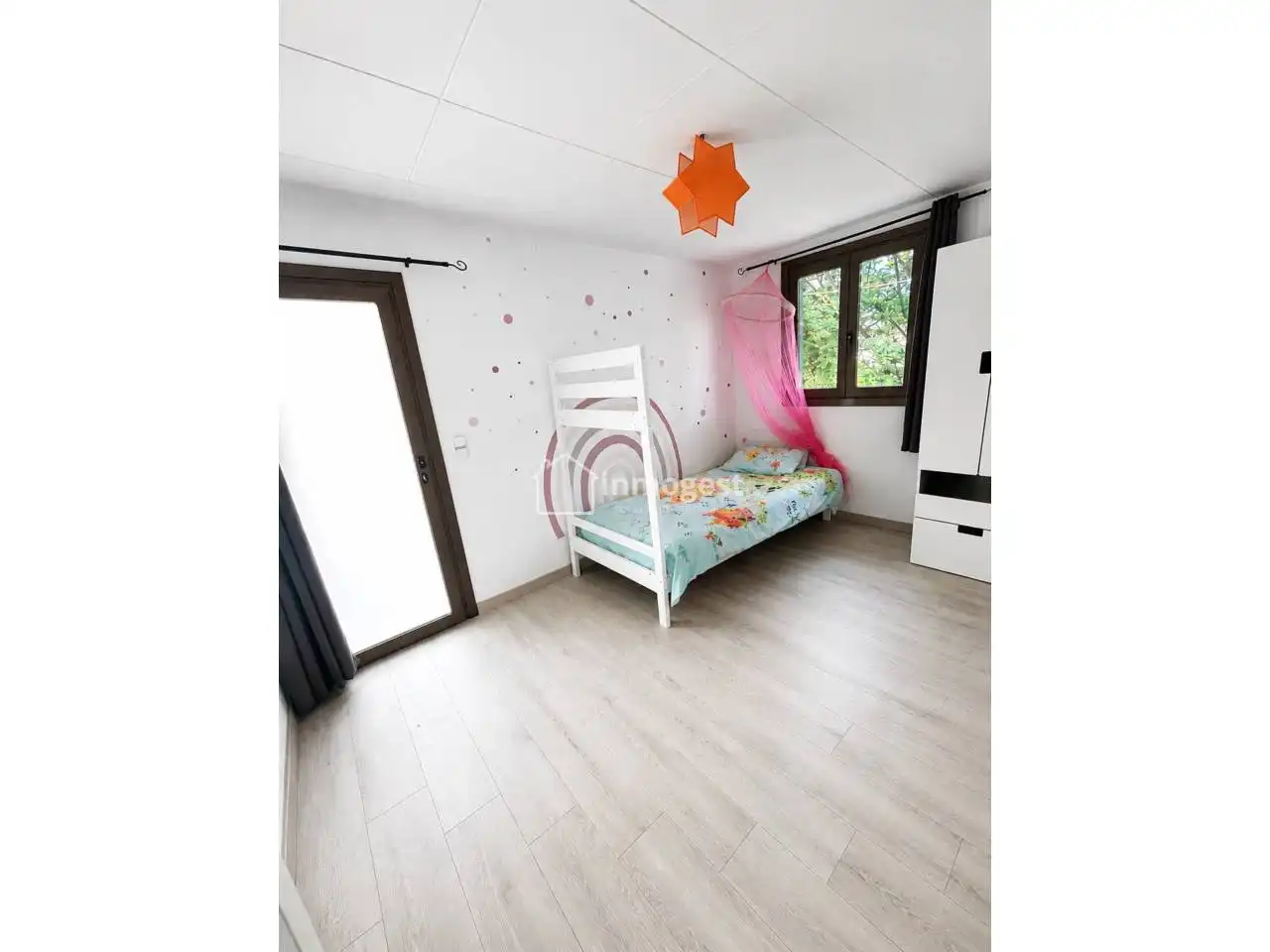 Habitación de Casa o chalet en venta en Sarrià de Ter con Aire acondicionado, Calefacción y Jardín privado