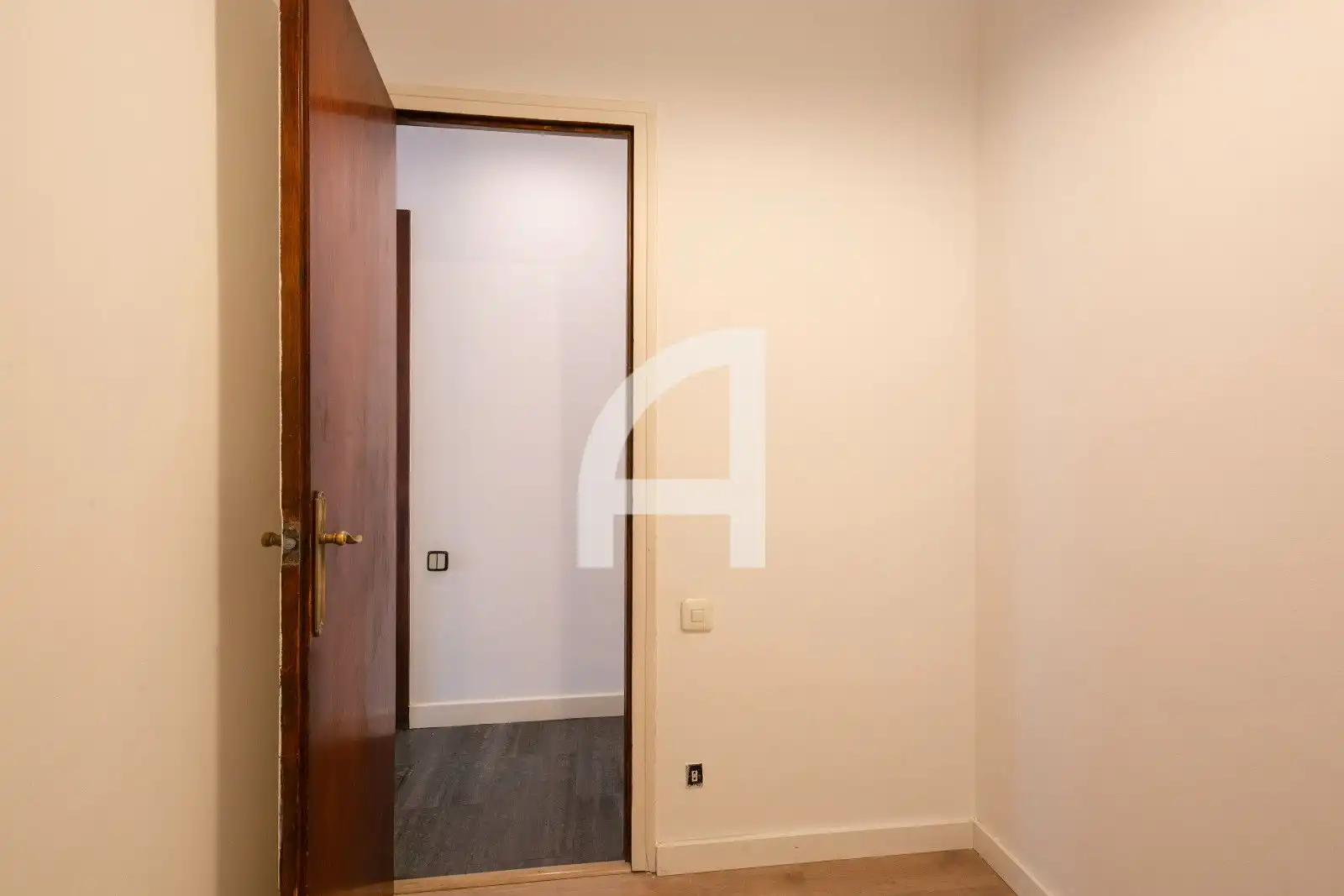 Flat for sale in Barcelona  with Parquet flooring