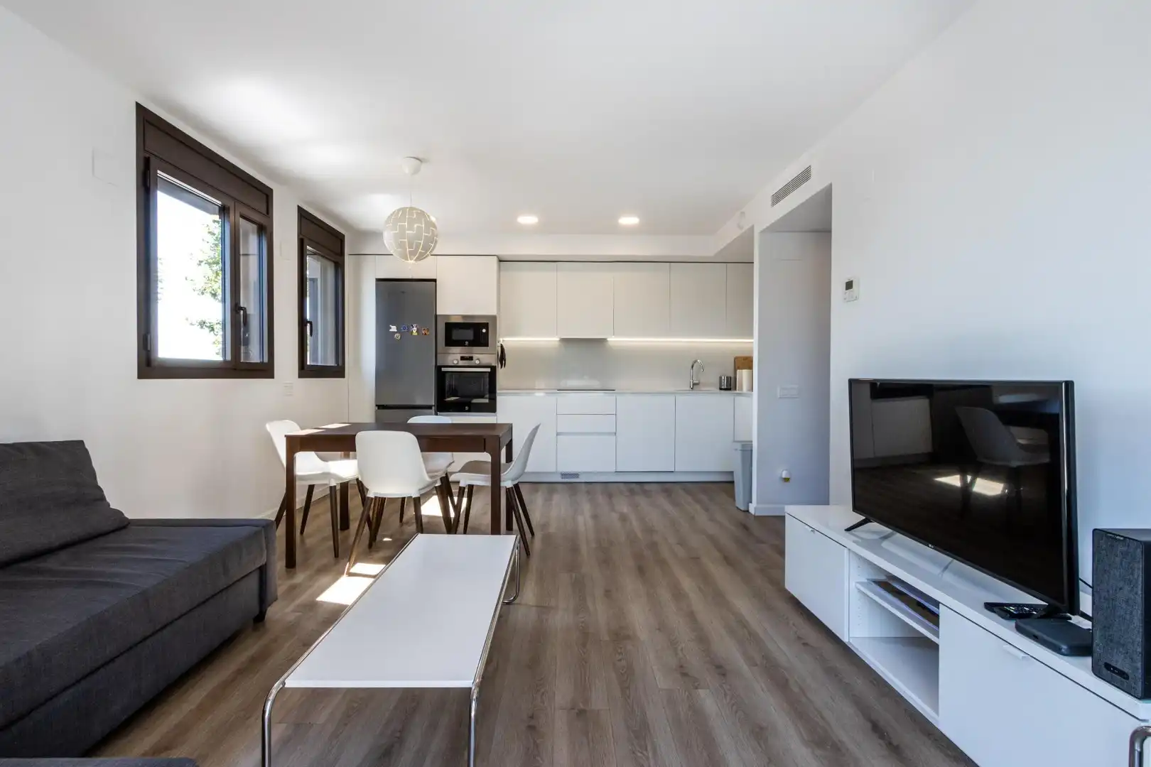 Living room of Flat for sale in Sabadell  with Heating, Terrace and Community pool