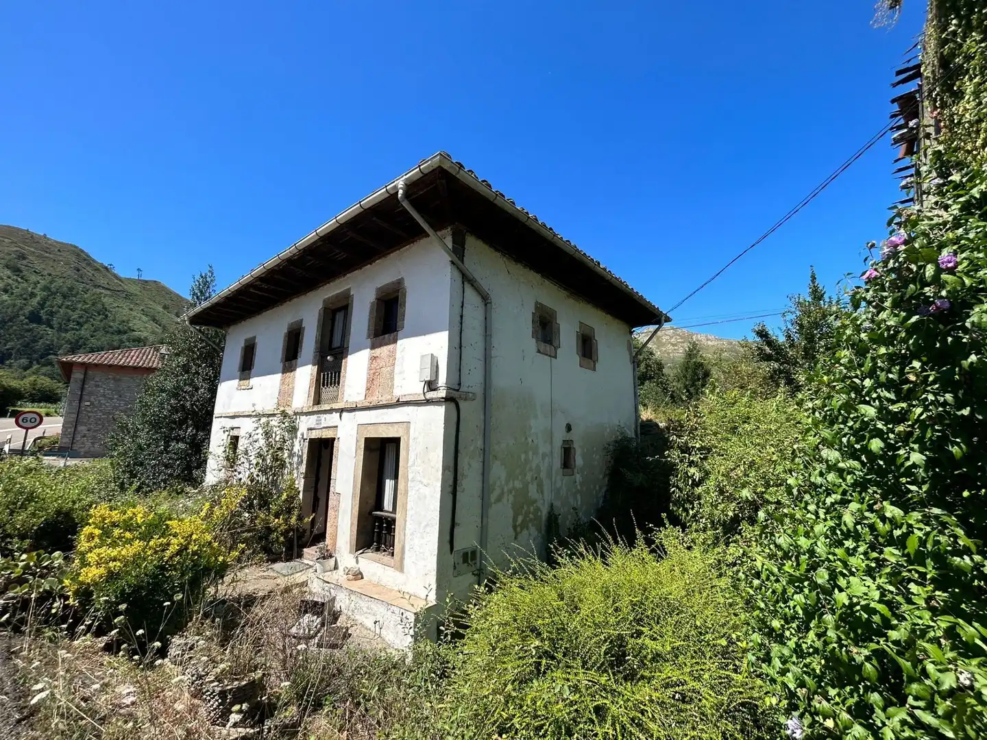 Außenansicht von Haus oder Chalet zum Verkauf in Cangas de Onís mit Privatgarten