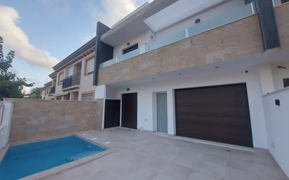 Exterior view of Single-family semi-detached for sale in San Pedro del Pinatar  with Private garden, Terrace and Swimming Pool