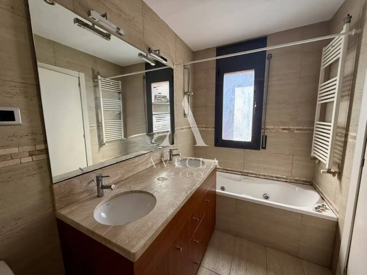 Bany de Casa o xalet en venda en Rubí amb Calefacció, Jardí privat i Parquet