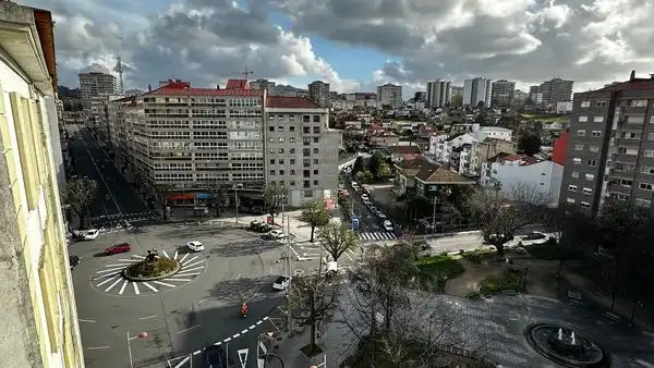 Außenansicht von Maisonette zum Verkauf in Vigo  mit Heizung, Parkett und Terrasse