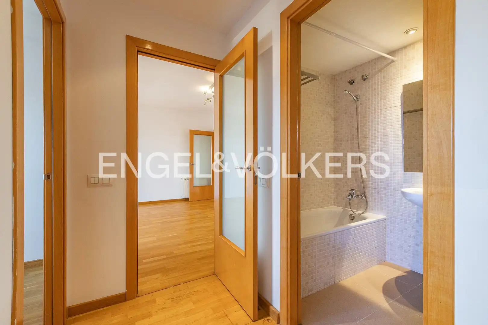 Bathroom of Flat for sale in Sant Cugat del Vallès  with Heating, Private garden and Parquet flooring