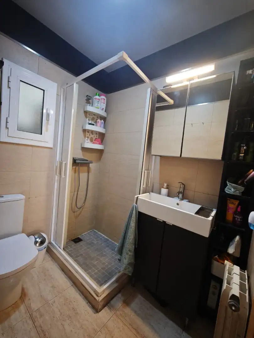 Badezimmer von Erdgeschoss zum Verkauf in Badalona mit Heizung, Terrasse und Abstellraum
