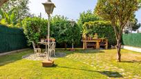 Jardí de Casa adosada en venda en El Masnou amb Calefacció, Terrassa i Traster