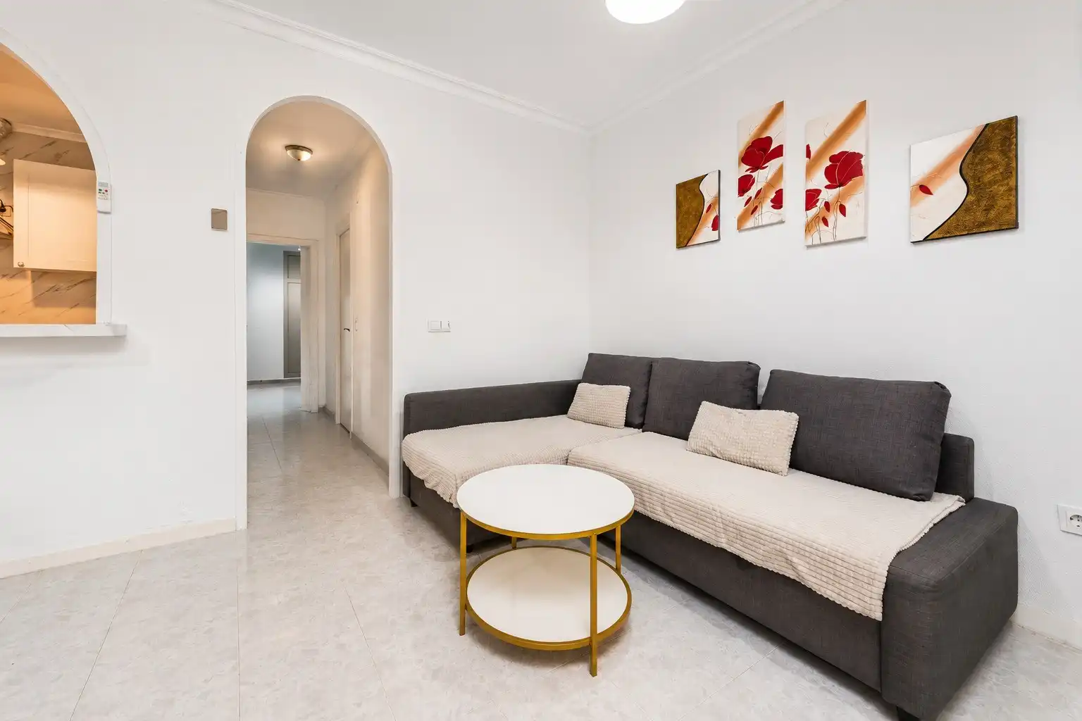 Sala d'estar de Planta baixa en venda en Torrevieja amb Aire condicionat, Moblat i Rentadora