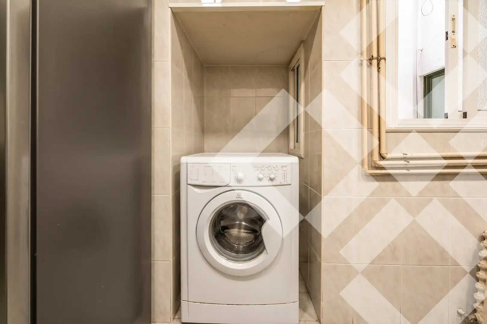 Badezimmer von Wohnung zum Verkauf in Barcelona mit Heizung, Ofen und Balkon