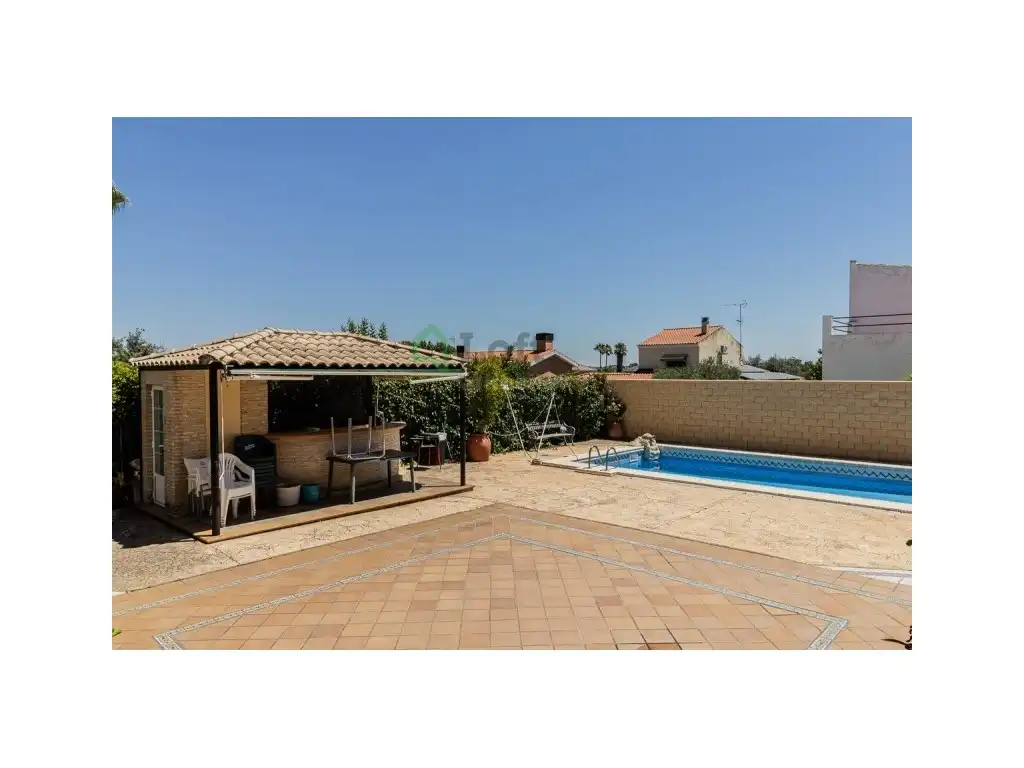 Piscina de Casa o chalet en venta en Badajoz con Aire acondicionado, Calefacción y Jardín privado