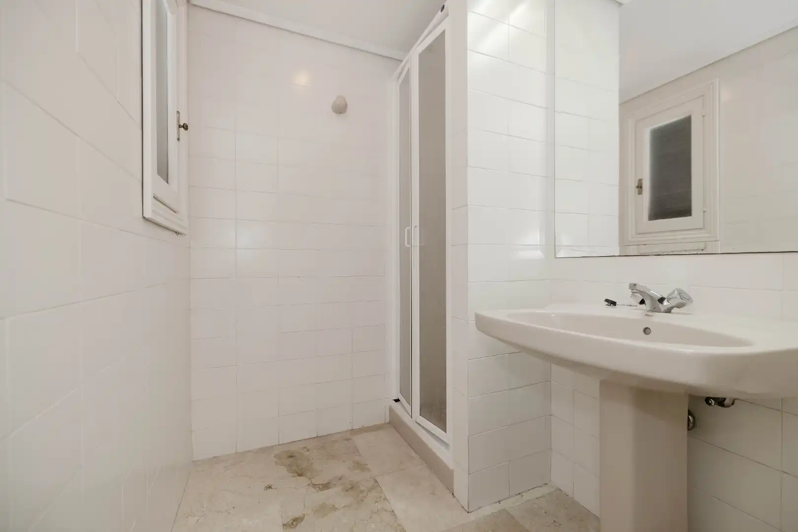 Baño de Piso en venta en Marbella con Terraza, Trastero y Balcón