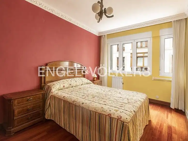 Habitación de Piso en venta en Gijón  con Calefacción, Parquet y Amueblado