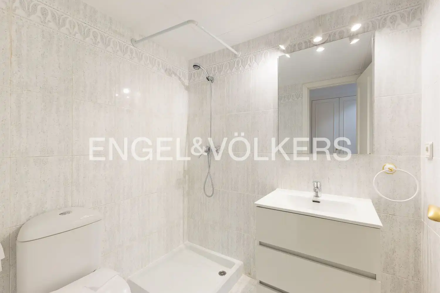 Bathroom of Flat for rent in Valencia  with Air Conditioner, Heating and Swimming Pool