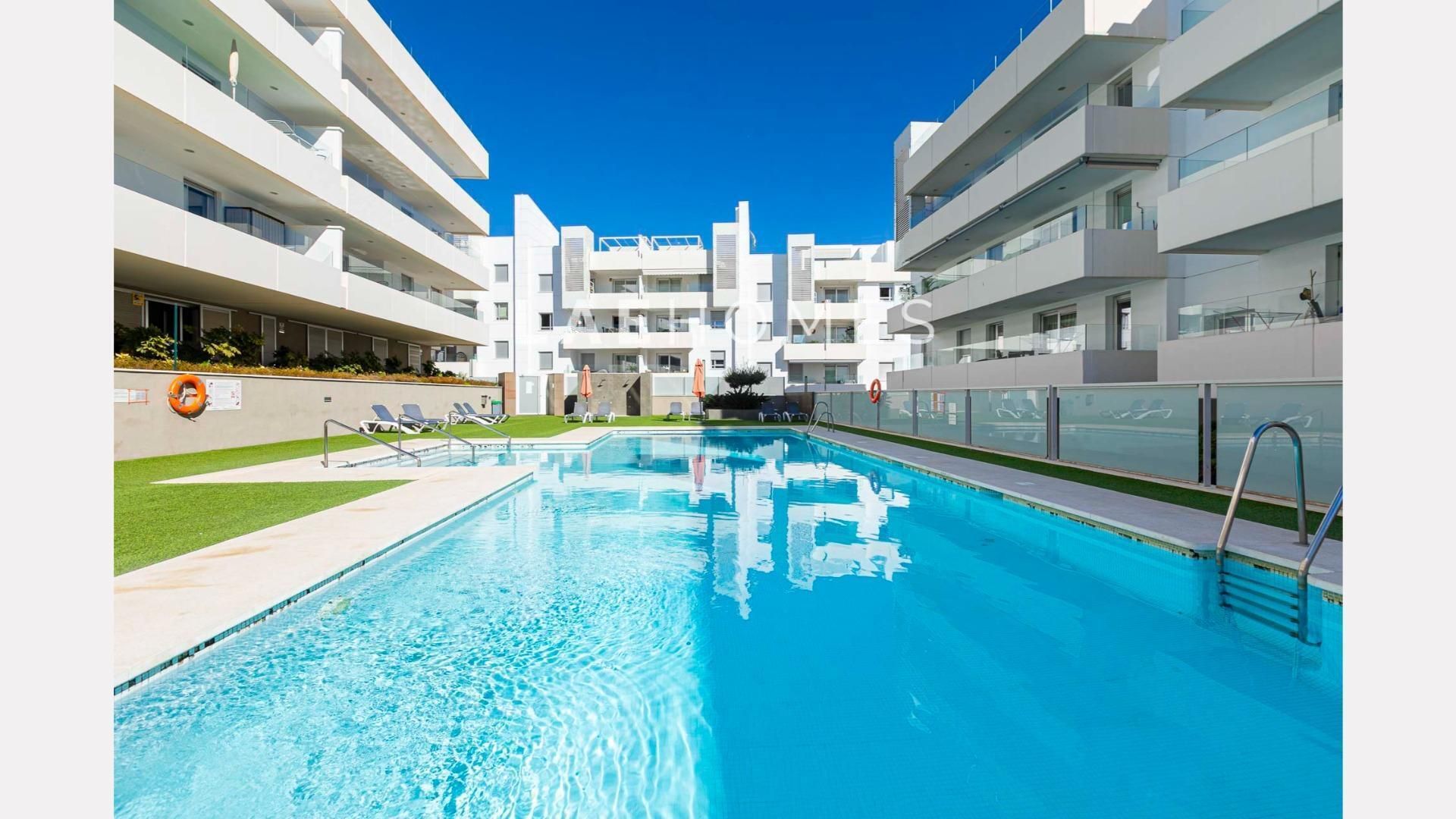 Piscina de Apartament en venda en Marbella amb Aire condicionat, Calefacció i Jardí privat
