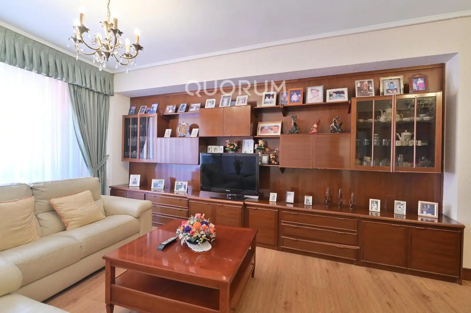 Sala de estar de Piso en venta en Bilbao  con Calefacción, Trastero y Amueblado
