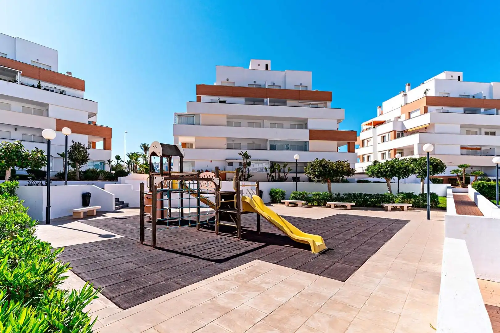 Terraza de Planta baja en venta en Roquetas de Mar con Aire acondicionado, Calefacción y Jardín privado