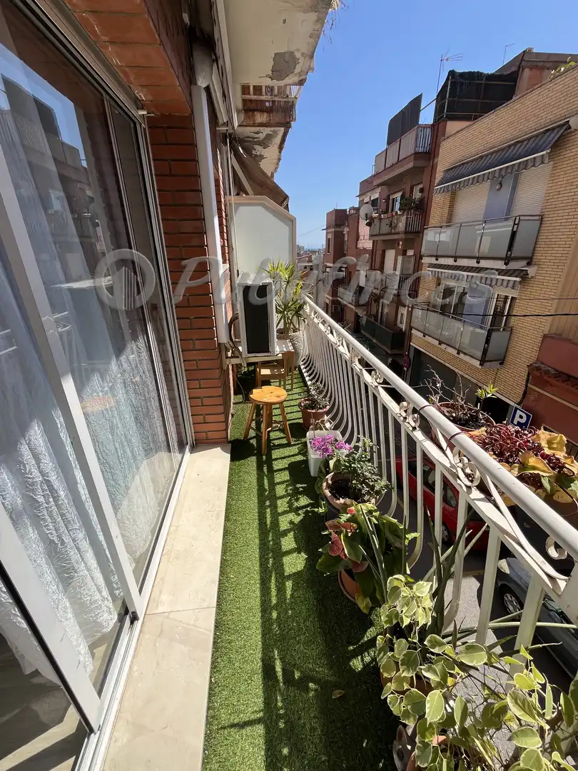 Einfamilien-Reihenhaus zum Verkauf in Carrer de la Pau, Llefià