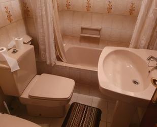 Bathroom of Flat for sale in O Saviñao   with Heating, Parquet flooring and Storage room